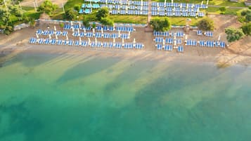 Una spiaggia nelle vicinanze