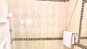 Bathroom - Superior Mayfair Green Park Apartments (London)