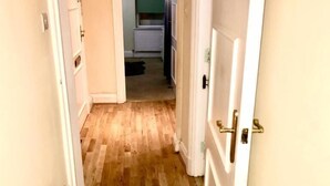 Hallway - Superior Mayfair Green Park Apartments (London)