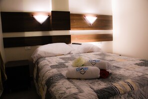 Executive Double Room | Down duvets, individually decorated, individually furnished, free WiFi - Hotel La Cumbre by Team Adventure (Baños de Agua Santa)