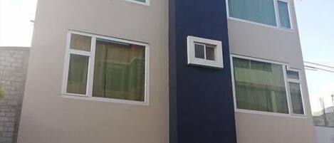 Façana frontal de l'allotjament