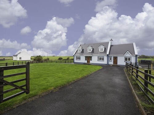 4 Star Pet Friendly House in Fab location on the Wild Atlantic Way