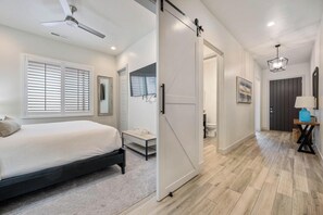 6 bedrooms, iron/ironing board, WiFi, wheelchair access - Arcadia 21 | Sleeps 32 * Shuffleboard * Games * BBQ (Santa Clara)