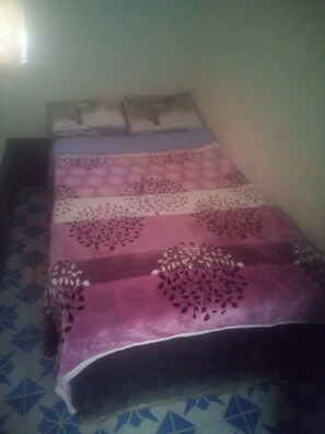 Enkeltrom | Blendingsgardiner, wi-fi (inkludert) og sengetøy