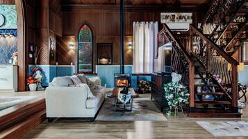 Smart-TV, Kamin, Netflix, BĂŒcher