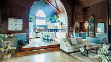 Smart-TV, Kamin, Netflix, BĂŒcher