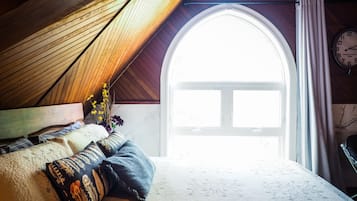 Iron/ironing board, free WiFi, bed sheets