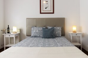 Double Room, Shared Bathroom (1) - Charming Guesthouse - Sónia´s Houses (Lisbon)