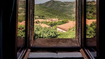 Habitación triple Deluxe, vistas al mar, planta baja | Vistas al agua