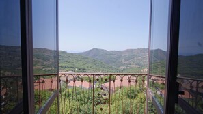 Deluxe Quadruple Room, Balcony, Sea View | Water view - Palazzo Mazziotti (Pollica)