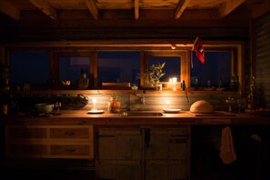 Frigorífic, forn, cafetera i tetera i torradora