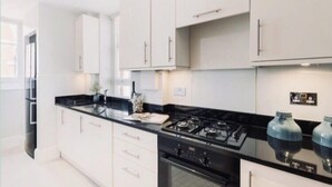 Apartment | Private kitchen - The Mayfair Oxford Street Apartment (London)