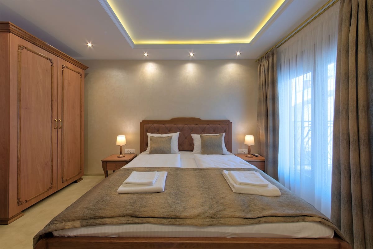 Standard Double Room (04) | Minibar, in-room safe, desk, blackout drapes