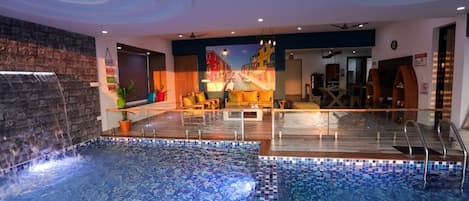Piscine intérieure
