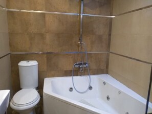 Regadera, tina de hidromasaje, amenidades de baño gratuitas 