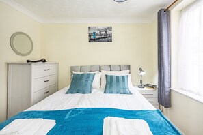 2 bedrooms, iron/ironing board, WiFi, bed sheets