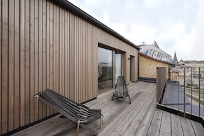 Large Room with Terrace | Terrasse/Patio