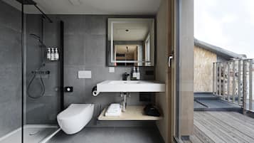 Large Room with Terrace | Bathroom | Shower, eco-friendly toiletries, hair dryer, towels