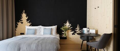 Ropa de cama hipoalergénica y minibar con artículos gratuitos