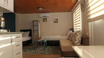 City Studio | Iron/ironing board, free WiFi, bed sheets