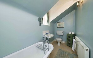 Haartrockner, Handtücher, Seife, Toilettenpapier