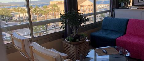 Smart TV, DVD player, offices