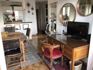 Interior - 3 rooms port Hyeres, sea view, Internet wifi TV THD, air conditioning, classified 3* tourism (Hyères)