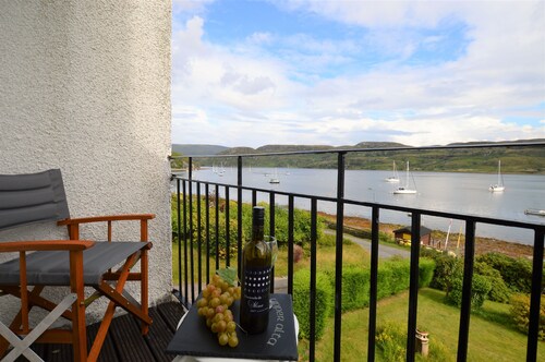 Upper Alta Apartment - Stunning views, pet friendly, free parking.