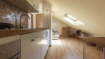 Stovetop, cookware/dishes/utensils