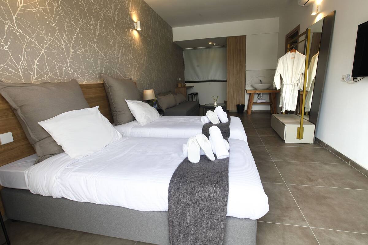 Minibar, in-room safe, soundproofing, free WiFi