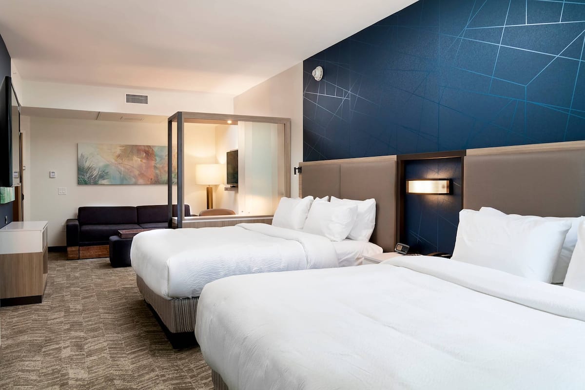 Peralatan tempat tidur premium, meja, ruang kerja komputer riba