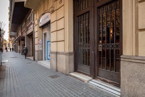Exterior detail - Sweett | Sepulveda 5A (Barcelona)