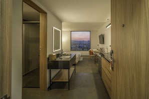 Shower, designer toiletries, hair dryer, towels - Stadía Suites Querétaro Centro Histórico (Querétaro)