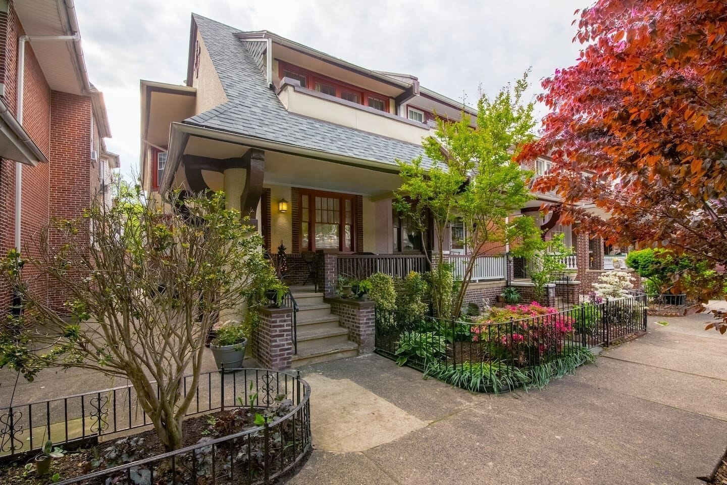 Luxurious Bungalow Jewel, Amenities-Rich Home, Close to Downtown Attractions