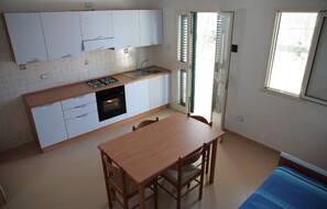 Appartement, 1 chambre (bilocale) | Cuisine privée | Grand réfrigérateur, plaque de cuisson, congélateur