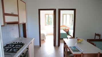 Huoneisto, 2 makuuhuonetta (trilocale) | Yksityinen keittiö | Täysikokoinen jääkaappi, liesi, pakastin