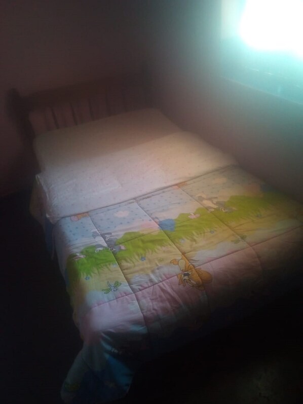 Single Room | Desk, bed sheets - Wespy Guest House (Nairobi)