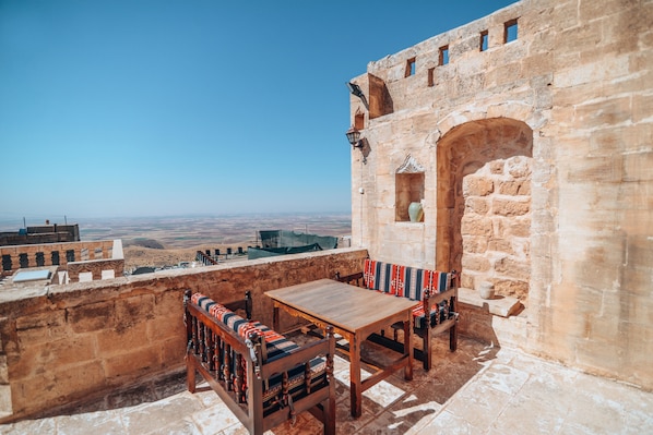 Luxury Double Room | Premium bedding, down comforters, minibar, desk - Maristan Tarihi Konak (Mardin)