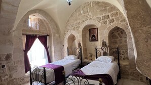 Unclassified image, 4 of 34, button - Maristan Tarihi Konak (Mardin)