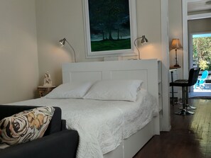 1 sovrum, skrivbord, strykjärn/strykbräda och gratis wi-fi