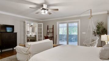 8 bedrooms, desk, free WiFi, bed sheets