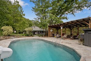 Outdoor pool, a heated pool - Lyric Retreat at GratiDude Ranch - Sleeps 23 with Pool in Leiper's Fork (Franklin)