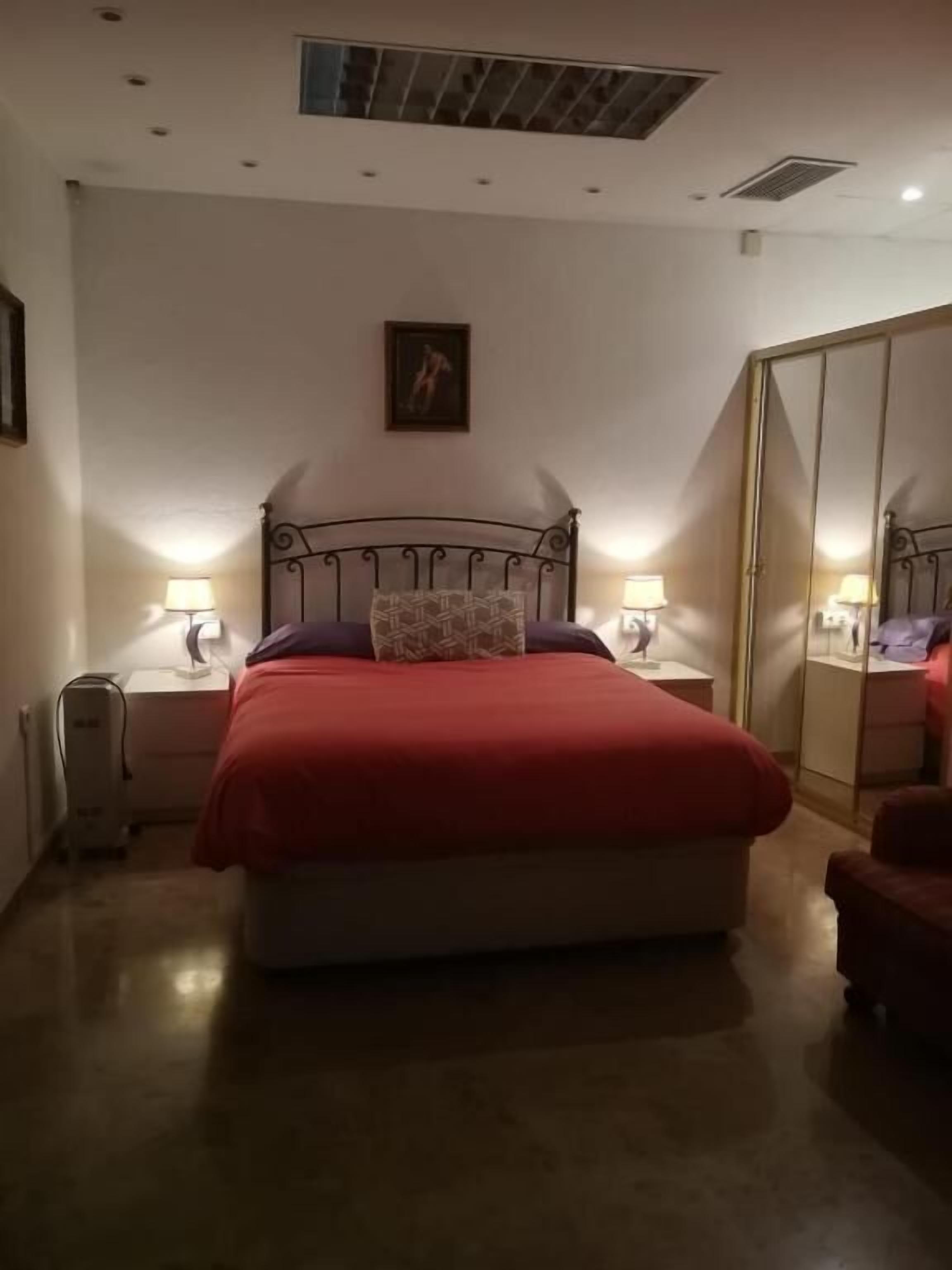 Bureau, Wi-Fi gratuit, draps fournis