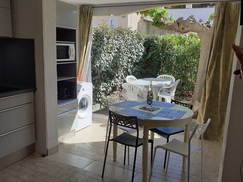 Apartment by the sea for 4 people.