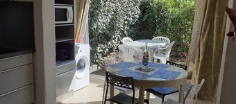 Apartment by the sea for 4 people.