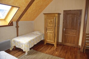 1 chambre, lit parapluie, draps fournis