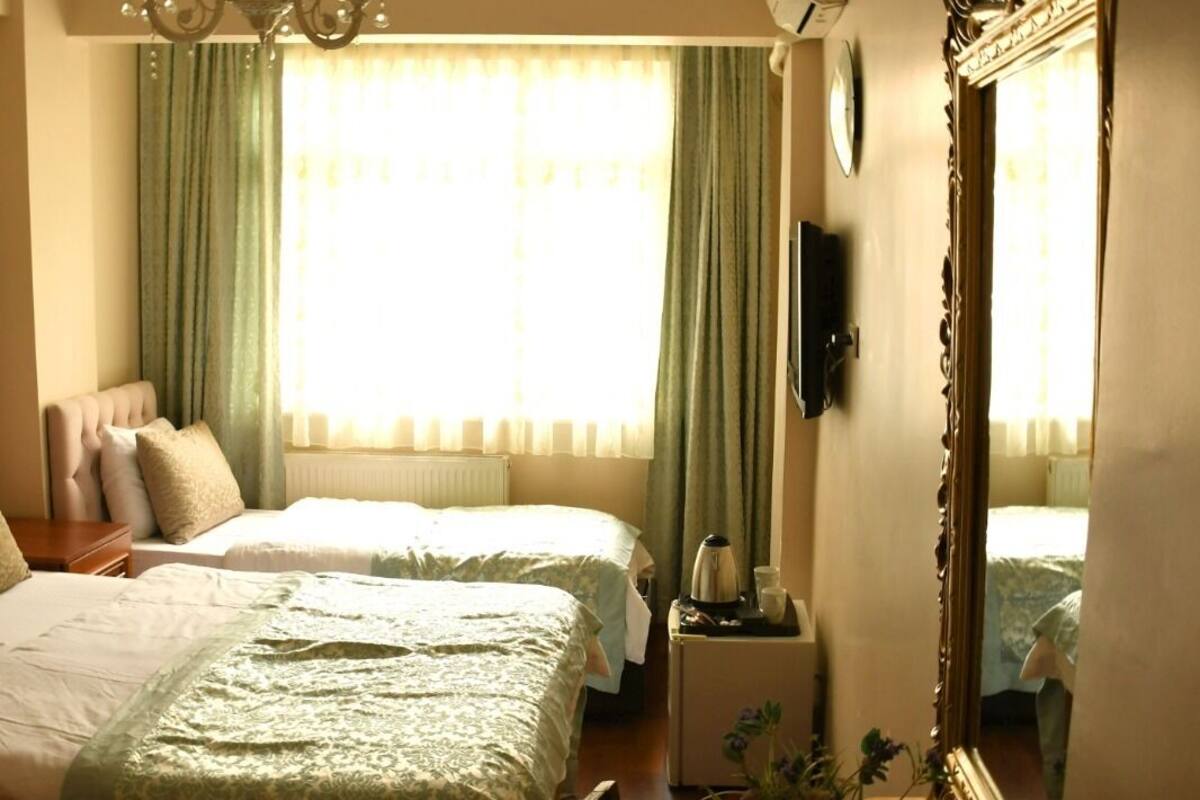 Triple Room | In-room safe, blackout drapes, soundproofing
