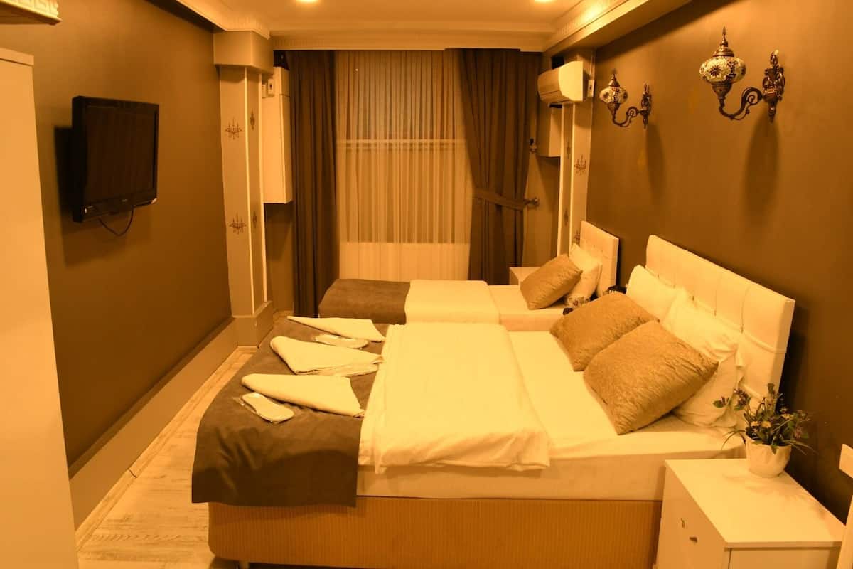 Standard Triple Room | In-room safe, blackout drapes, soundproofing