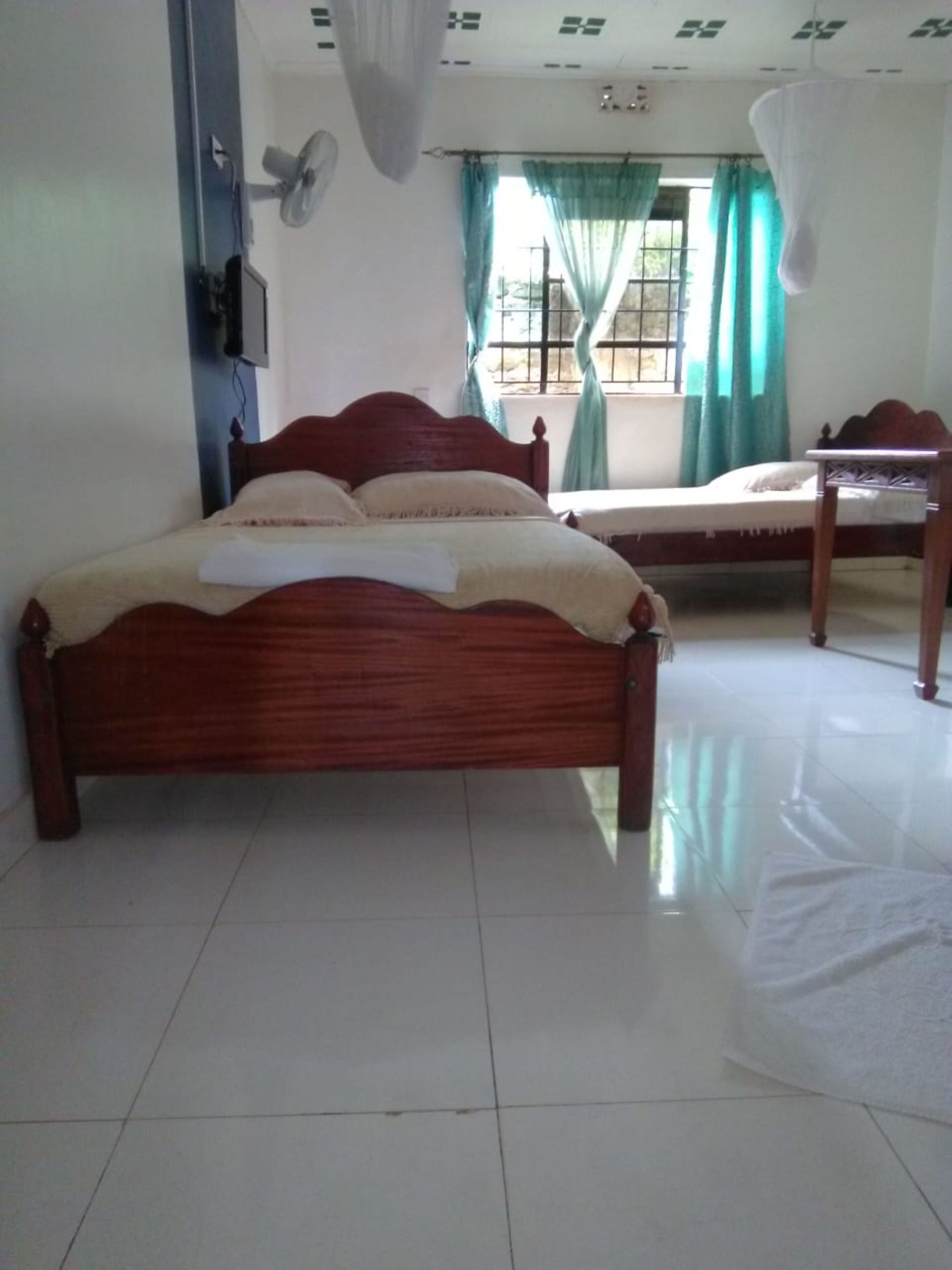 Desk, blackout drapes, free WiFi, bed sheets