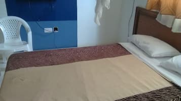 Bureau, rideaux occultants, Wi-Fi gratuit, draps fournis